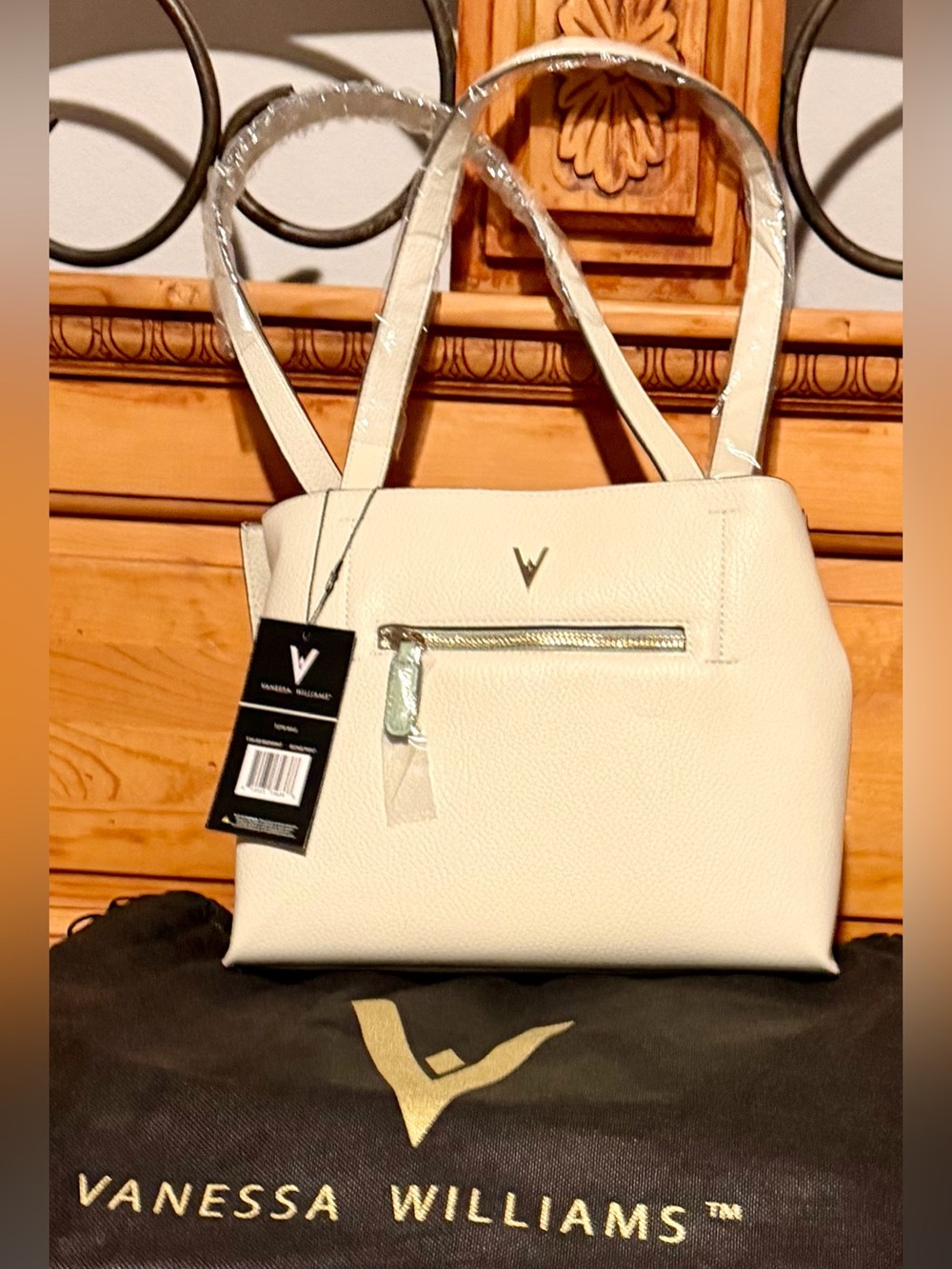 NWT Vanessa Williams cream/mint “Lush Collection” pebbled faux leather tote bag